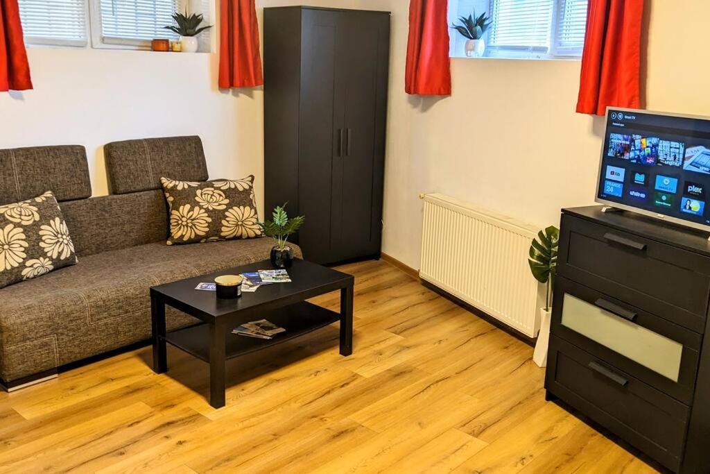 Cosy One Bedroom Flat With Free Parking & Wifi Клуж-Напока Екстер'єр фото